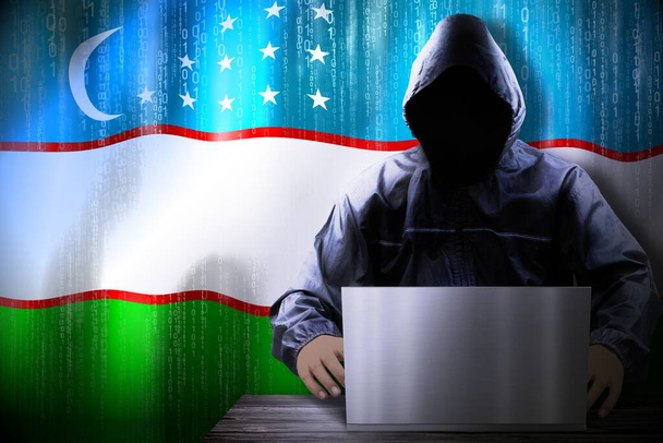Pirate anonyme à capuchon, drapeau de l'Ouzbékistan, code binaire - concept de cyberattaque - Photo, image