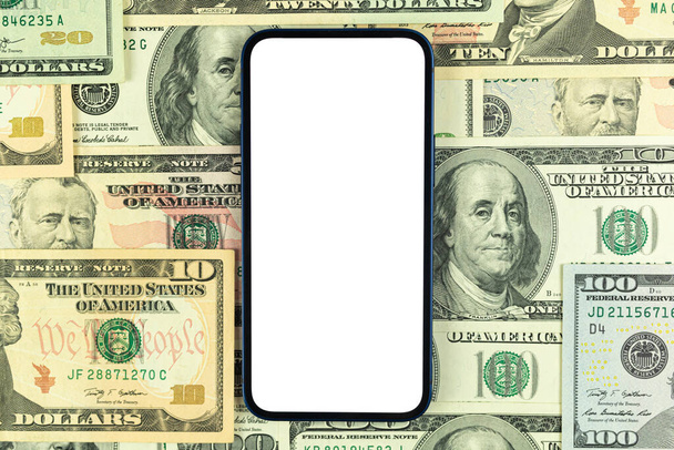 İşletme akıllı telefon modeli. Masaüstü para dolu banknotlar arka planı, üst görünümü, kopyalama alanı - Fotoğraf, Görsel