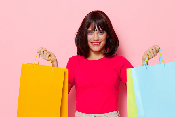 Frau mit bunten Einkaufstaschen Lifestyle-Mode - Foto, Bild