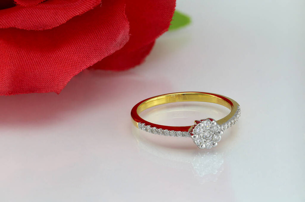 Gyémánt gyűrű virág háttér - Fotó, kép