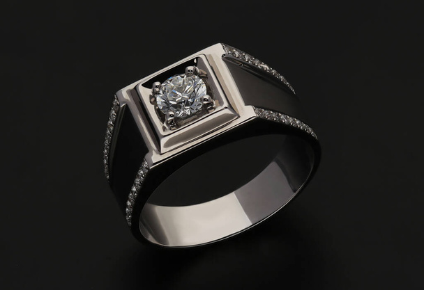 gyémánt gyűrű fekete háttér - Fotó, kép
