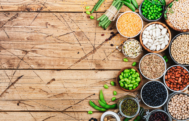 Legumes, beans and sprouts. Dried, raw and fresh, top view. Red beans, lentils, mung beans, chickpeas, soybeans, edamame, green peas, Healthy diet food, vegan protein, micronutrients fiber sources - Foto, Imagen