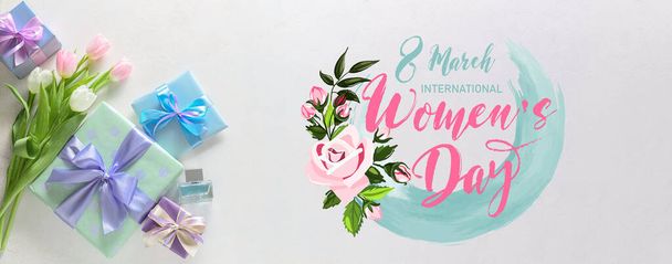 プレゼントやチューリップの花で国際女性デーのための美しいグリーティングカード - 写真・画像