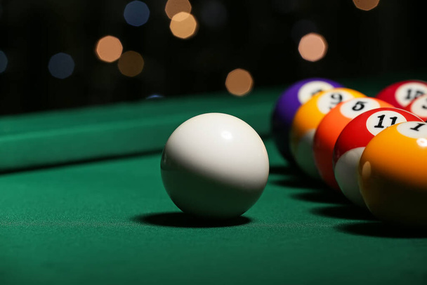 Different billiard balls on green table - Foto, Imagem