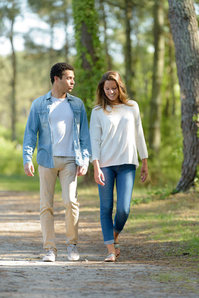 young couple walking along country path - Φωτογραφία, εικόνα