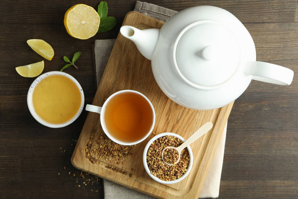 Концепція гарячого напою з гречаним чаєм, вид зверху
 - Фото, зображення