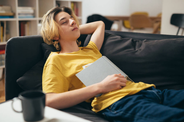 teenager fell asleep while reading book at home - Valokuva, kuva
