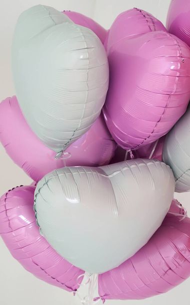 Σύνολο από ροζ και γκρι μπαλόνια αέρα τζελ για την ημέρα του Αγίου Βαλεντίνου κόμμα ή ντους μωρών - Φωτογραφία, εικόνα