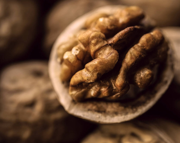 food background of Walnuts. close up image. Healthy food, cafe menu, vegan, vegetarianism, diet, vitamins, health. pilled walnut. Composition from nuts  - Foto, Imagen