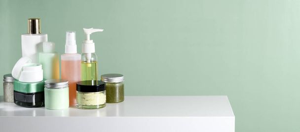 Arrangement of skin care products on light green background - Foto, afbeelding