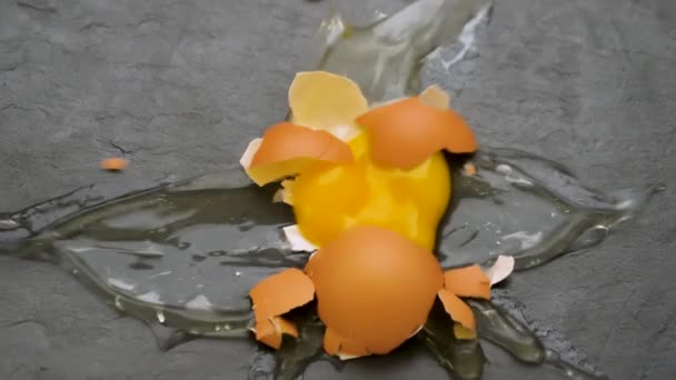 Ovos caindo no chão - câmera lenta - Filmagem, Vídeo