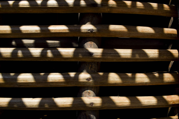 Cane Bambus Hintergrund. Stock Holz Stöcke Möbel Sofa-Set und Stuhl - Foto, Bild