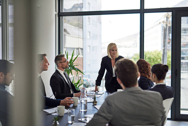 Ironing out the details. Shot of corporate businesspeople meeting in the boardroom. - Foto, imagen