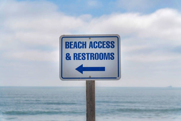 Pláž přístupy a toalety nápis na pláži Karlových Varů, San Diego, Kalifornie - Fotografie, Obrázek