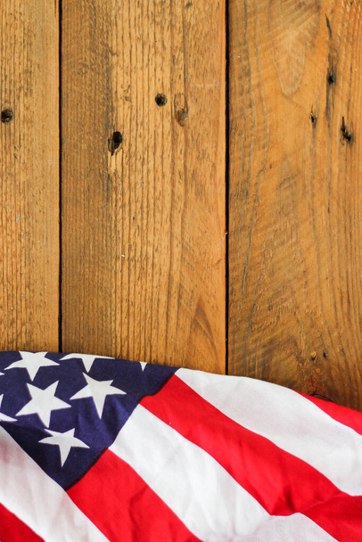 American flag Placed on a wooden background. - Φωτογραφία, εικόνα