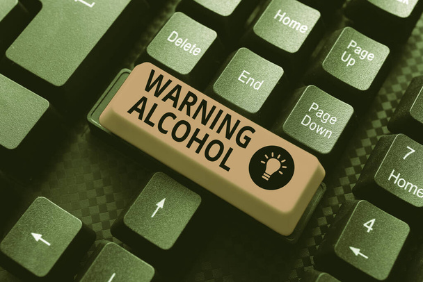 Ihletet adó szöveg: Figyelmeztetés: Alkohol. Szó írt figyelmeztető alkohol elvont gépíró Gyakorló sebesség gépelés, programozó hibakódok - Fotó, kép