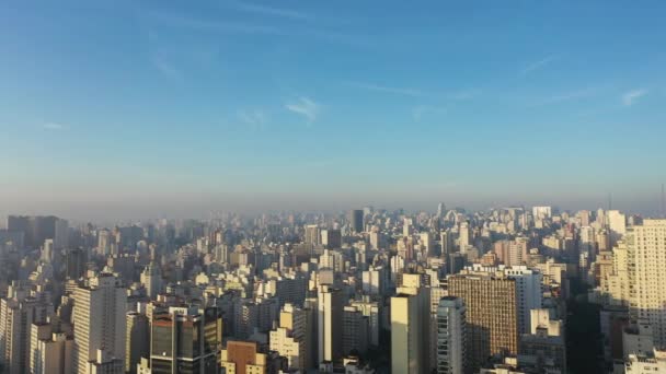 Sao Paulo Brazília városképe. Lenyűgöző táj a belvárosban. Metropolis táj mérföldkő város. - Felvétel, videó