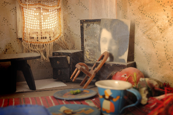 Ретро вітальня в ляльковому будинку
 - Фото, зображення