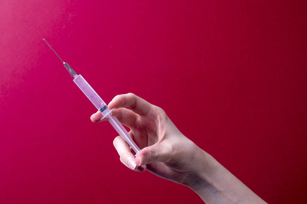 female hand holding a medical syringe - Фото, зображення