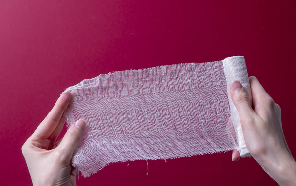 woman's hand holding a medical bandage - Foto, Imagem