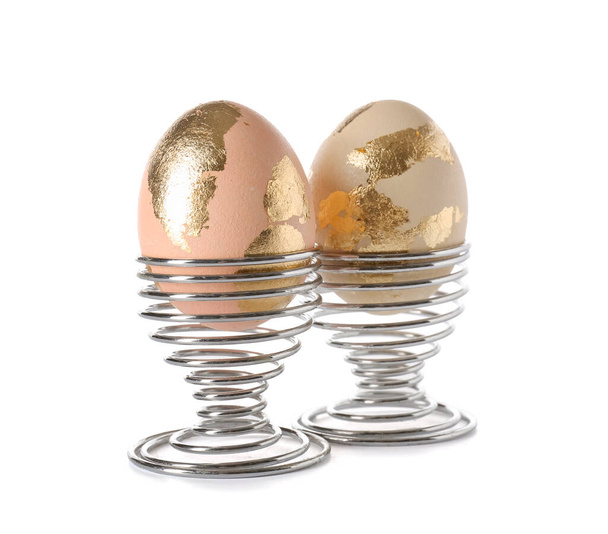 Titulares con hermosos huevos de Pascua sobre fondo blanco - Foto, imagen