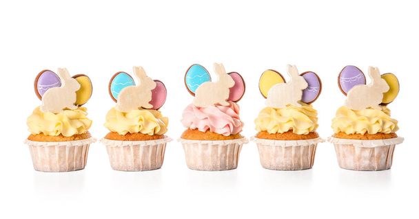 Yummy Easter cupcakes on white background - Foto, imagen