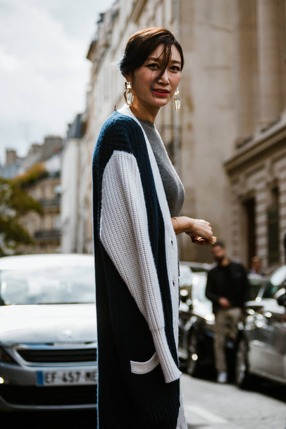 PARIS, FRANCJA - WRZESIEŃ 29, 2019: Byun Jungsoo przed pokazem mody Thom Browne na Paryskim Tygodniu Mody Wiosna / Lato 2020.   - Zdjęcie, obraz