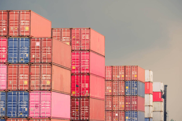 Patio industrial de contenedores para empresas de logística, importación y exportación - Foto, Imagen
