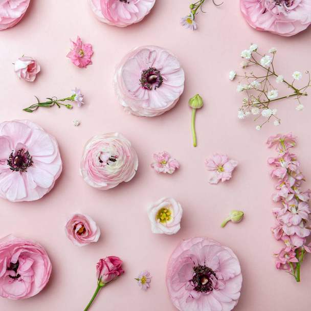Квіткові композиції з ніжних квітів рунункулів
 - Фото, зображення