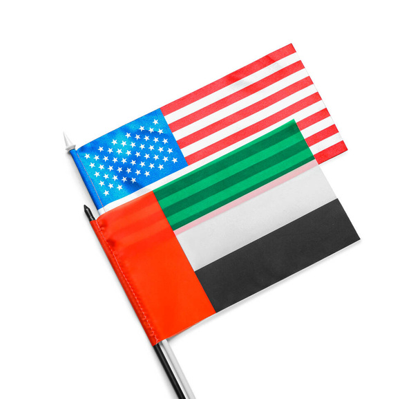 Drapeaux nationaux des EAU et des USA sur fond blanc - Photo, image