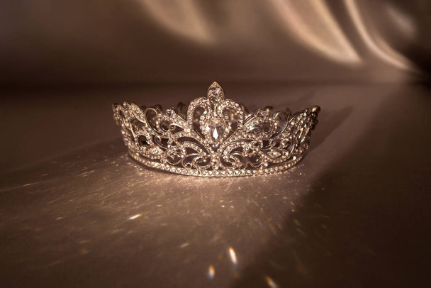 Królewska korona, konkurs piękności. Królu, Królowo. - Zdjęcie, obraz