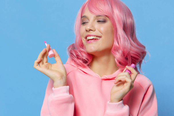 portrait woman with pink hair lipstick makeup Lifestyle fashion - Foto, Imagen