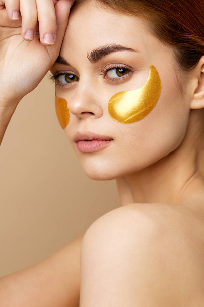 woman golden patches on the face close-up Lifestyle - 写真・画像