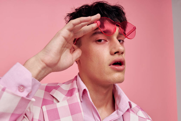 handsome guy fashionable pink sunglasses jacket posing pink background unaltered - Valokuva, kuva