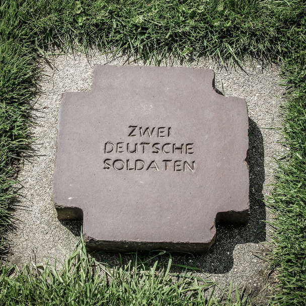 Bezimienny grób w wojny niemiecki cmentarz z La Cambe - Zdjęcie, obraz