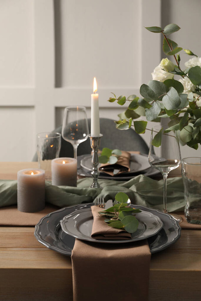 Festive table setting with beautiful floral decor indoors - Фото, зображення