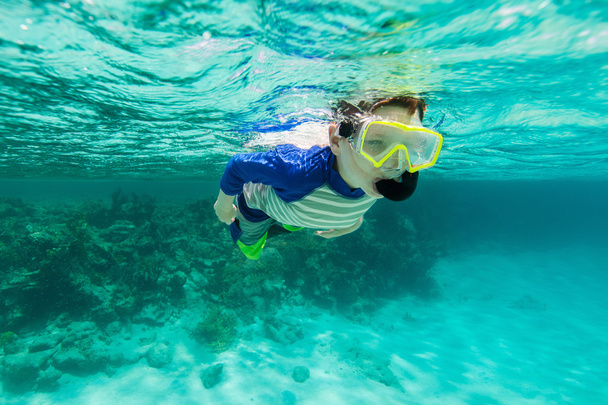 Boy swimming underwater - Fotoğraf, Görsel