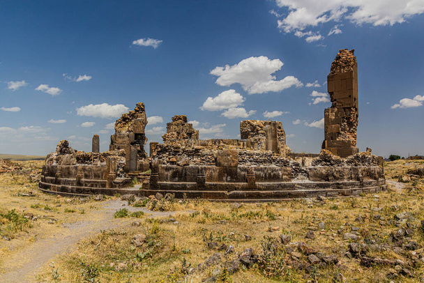 King Gagik's church of St Gregory ruins in the ancient city Ani, Turkey - Foto, afbeelding