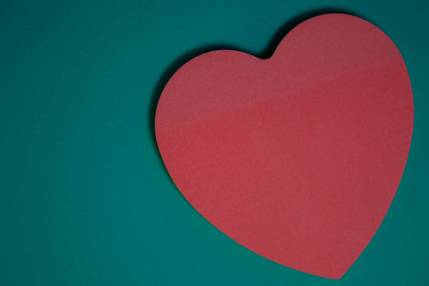 Paper Heart Background, Red Paper Heart on Blue with Shadow, on a Colored Background for Love Words. Valentine's Day Concept for Design. - Foto, Imagem