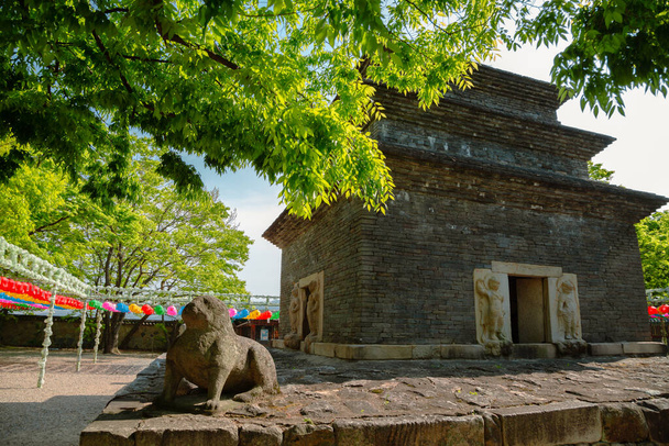 Torre de piedra del templo de Bunhwangsa en Gyeongju, Corea - Foto, imagen
