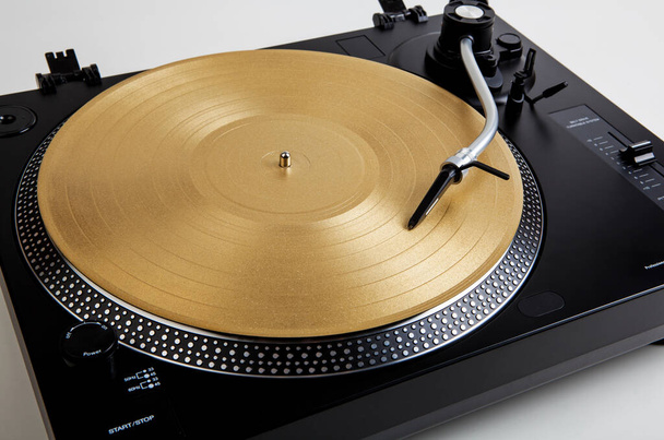 A needle on a turntable that plays music - Photo, Image