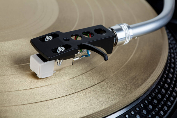 A needle on a turntable that plays music - Photo, Image