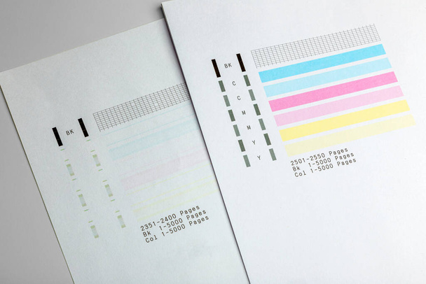 Druckerkopfreinigung Testdruck vor und nach - Foto, Bild
