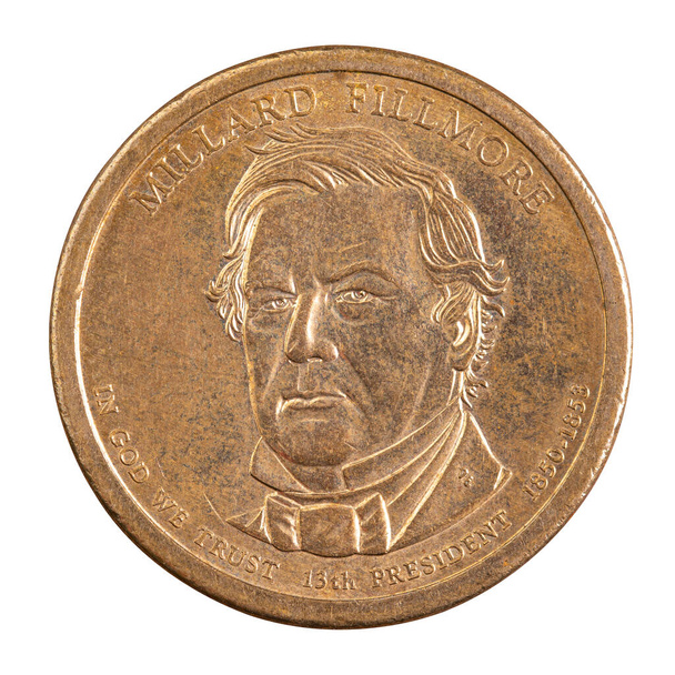 Ein-Dollar-Münze. Metallisch Gold - Kupfer Kreis Münze. Geld Vereinigte Staaten von Amerika. 13. Präsident. Amerikanisches Bargeld. Finanzmärkte. Hochwertige Makroaufnahmen. Isolierter weißer Hintergrund.  - Foto, Bild