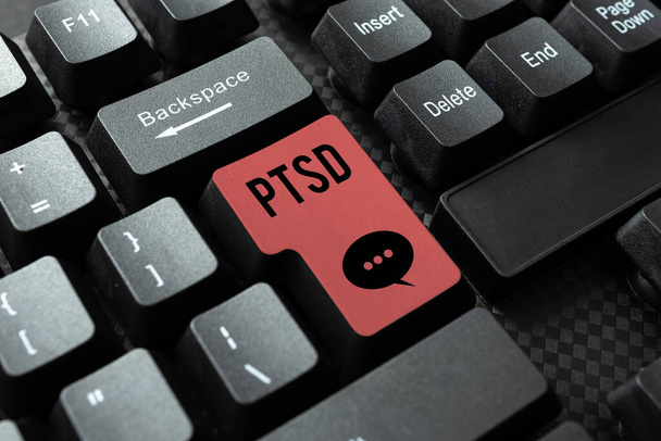 Πινακίδα χειρογράφου PTSD. Business showcase Post Τραυματική Διαταραχή Στρες Ψυχική Ασθένεια Τραύμα Φόβος Κατάθλιψη Γράφοντας Online Ανάλυση Κειμένου Έρευνας, Μεταγραφή Καταγεγραμμένων Φωνητικών Email - Φωτογραφία, εικόνα