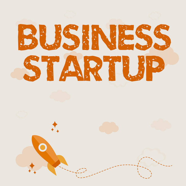 Kirjoitetaan tekstiä "Business Start Up". Internet-konsepti uuden kaupankäynnin käynnistäminen Tuore yritys Rakettialus käynnistää nopean suoran ulkoavaruuteen. - Valokuva, kuva