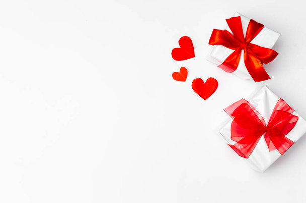Valentines Day background. Gifts, hears on white. Concept of love and affection. Holiday card. - Φωτογραφία, εικόνα