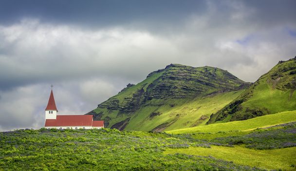 Church in Vik - Little Town in Southern Iceland - Zdjęcie, obraz
