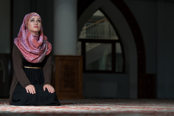 Young Muslim Woman Praying In Mosque - 写真・画像