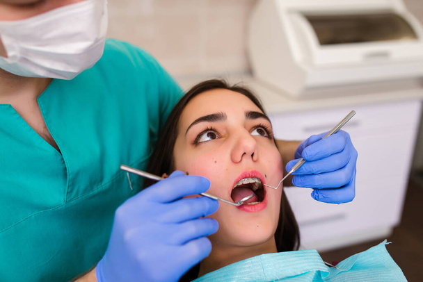 Young woman scared of dental examination in clinic - Foto, Imagem